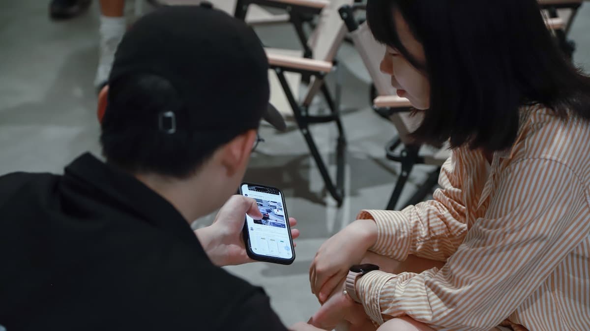 Will giving a demo on his phone.